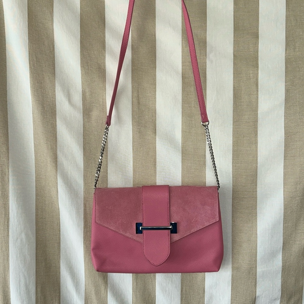 White House, black market, cross body bag.